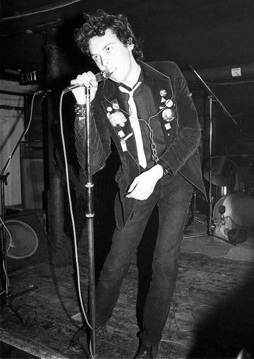 PunkRockStory's tweet image. Happy Birthday Timothy Smith aka TV Smith, born on this day in 1956, Hornchurch, Essex

TV Smith was founder member, singer and songwriter for the Adverts, who formed in late 1976, and were one of the leading bands in the first wave of British punk rock.

#punk #punks #punkrock
