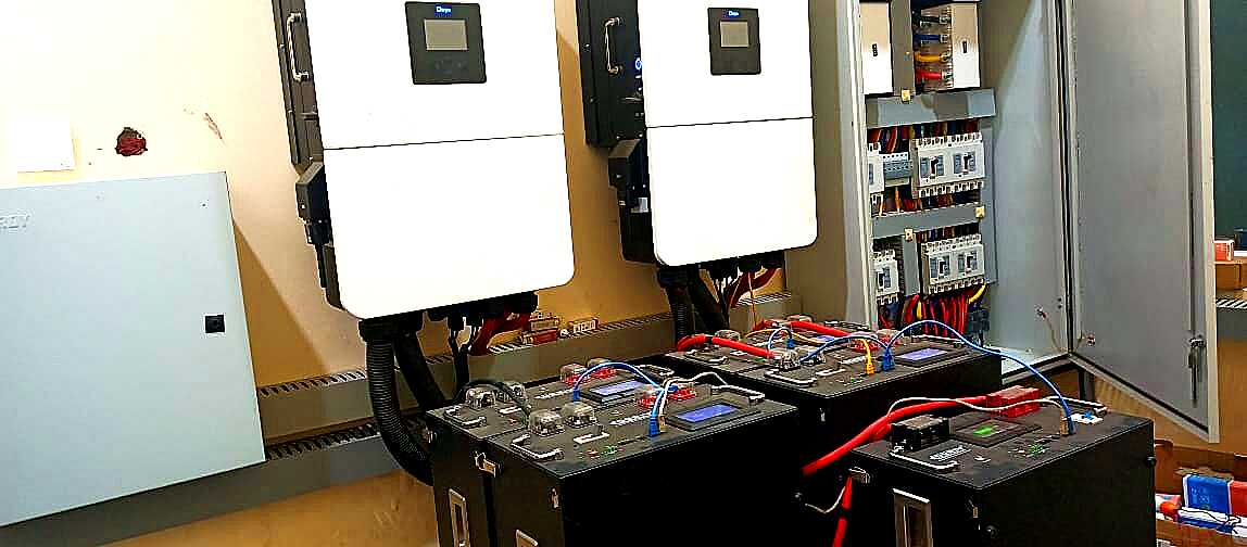 gbenro's tweet photo. Here's one of my favorite solar advisories. 

I advised St. Bartholomew's Cathedral in Kubwa 

2×20kVA Deye 3-ph inverters 
60 Longi panels (~34kWp) 
6×15kWh DERIY lithium batteries (90kWh)

Now they power church, vicarage &amp; a primary school,  on a shikini budget.#SolarScriptura https://t.co/kb77SoMZP5