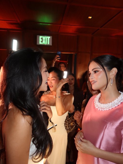 Selena Gomez Source France (fan account) tweet media