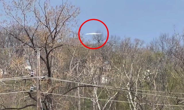 UFO_Sightings_X's tweet photo. White Disk Over Arnold, Missouri USA March 31, 2026, UFO Sightings Daily
Video !!! 😱😱😱 

https://t.co/VdMAMbnxyW https://t.co/JJiVwN9QfN
