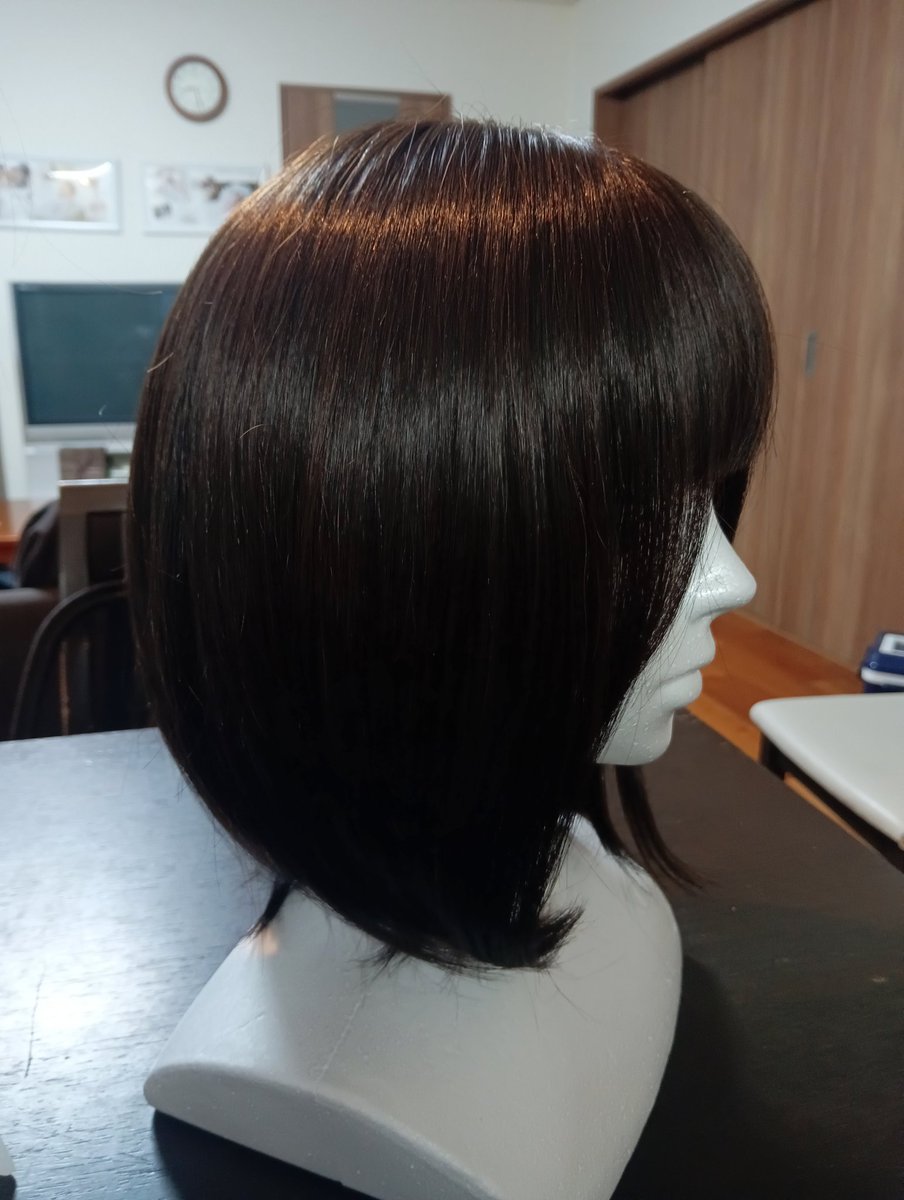AlwaysSmile1188's tweet image. #医療用ウィッグ

抗がん剤が27日だから
抜け始めるのは
10日くらいって言われてる😑

購入したのは
『リネストリア』人毛MIX　ボブ

物凄〜く🤭可愛くて、つけるとテンション上がります⤴️⤴️⤴️

他社も、色々試して決めました
💓(#^^#)💓

迷ってる方の、参考になればと思いまして☝️✨
#抗がん剤