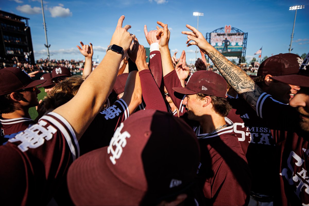 JoelTColeman's tweet photo. Tough weekend.
But what doesn’t kill you makes you stronger.
Love these guys. And believe in them completely. 
See y’all Tuesday night and next weekend at The Dude. 
Time to get right.
Hail State! https://t.co/4kQO8HQWqA