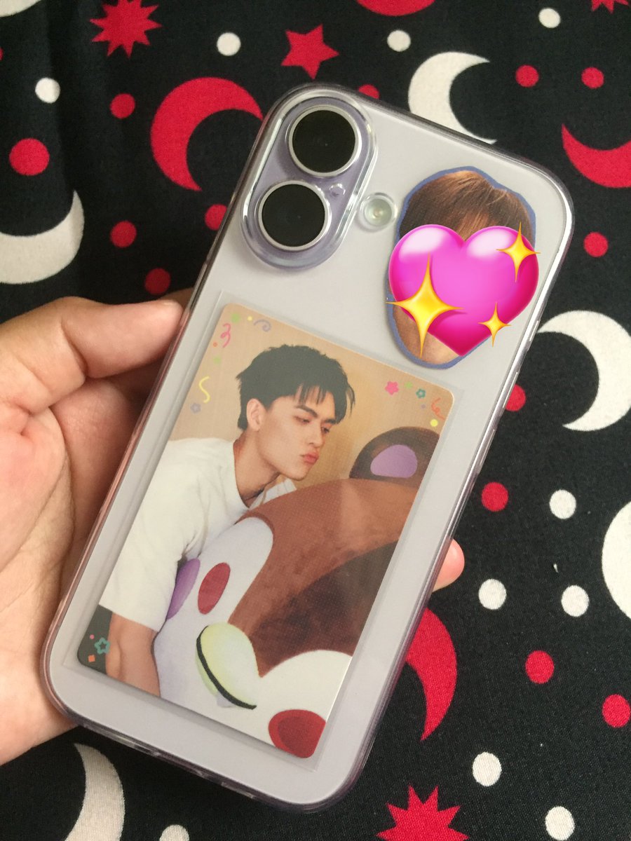kemaren dtg ke event kpop trs ada 1 org yg salfok sama pc yg aku tarok di case hp, katanya cakep bgtttt 😭😭😭😭😭😭😭

MBA ASAL KAMU TAU DIA GAYYYY😭😭😭