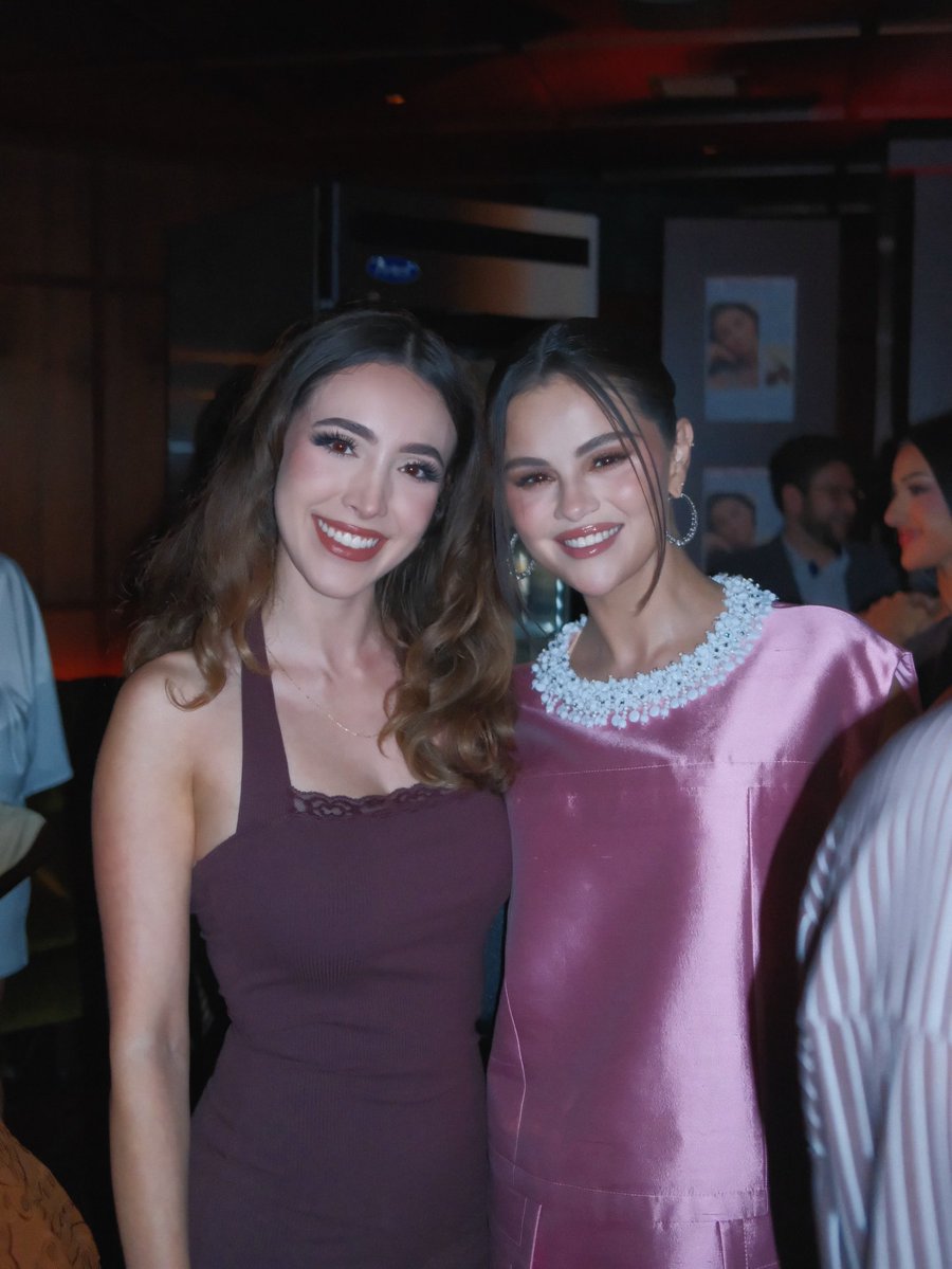 Selena Gomez Source France (fan account) tweet media