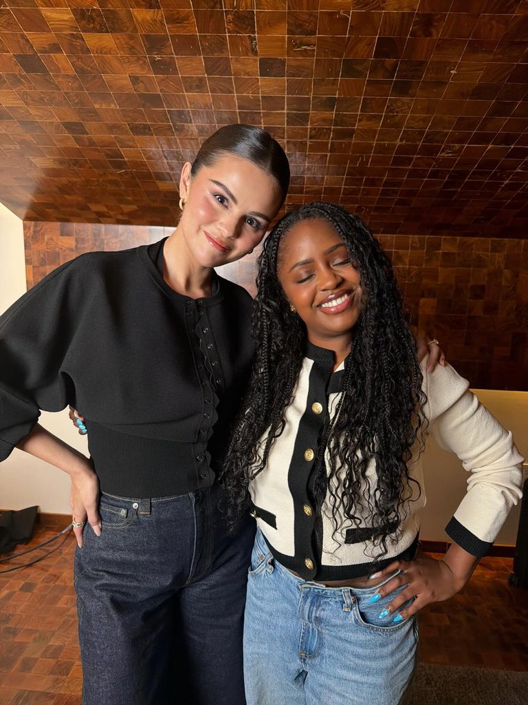 Selena Gomez Source France (fan account) tweet media