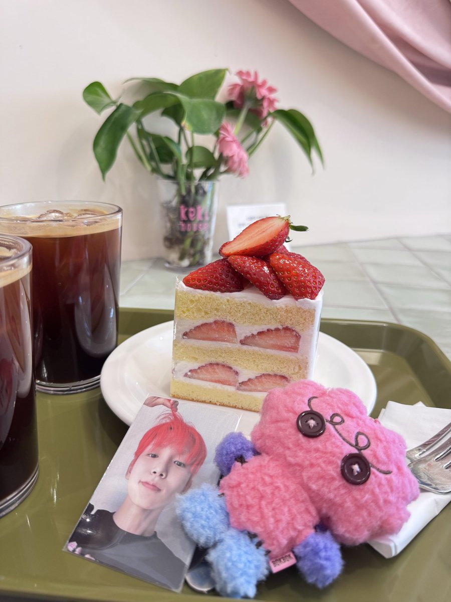 human-lock tweet media