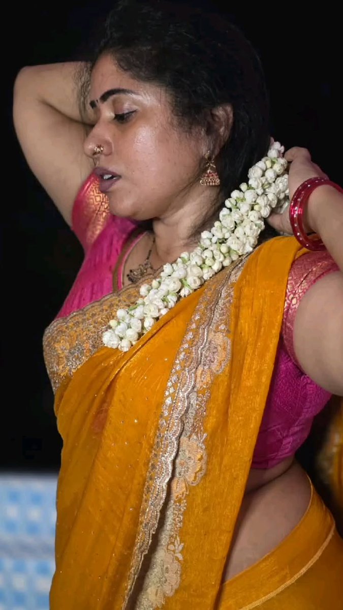 Suganya_Mami_'s tweet photo. Kaalai Vannakam da Pasangala, Enna kalailaye ellam unga ammava nenachu kai adila start pannitingala, Naughty Boys 🤭🤭 Have a Happy Sunday 💋💋

Alava Adingada Pasangala 

#SuganyaMami #SundayVibes #NaughtySon #KalailayeKaiAdiya https://t.co/WE2Dkr19Oj