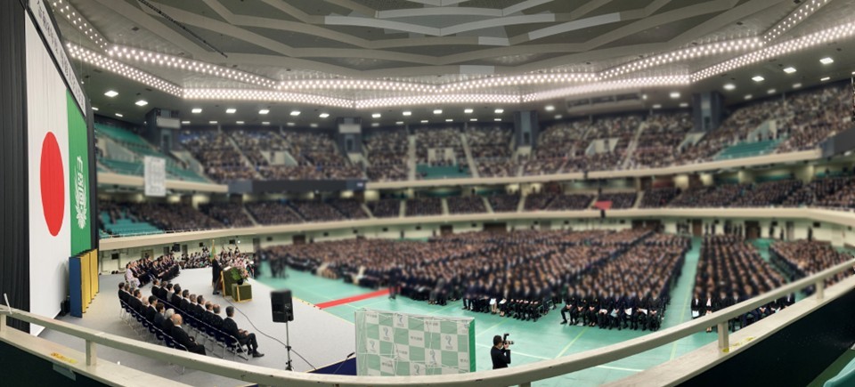 4月5日（日）、令和8年度専修大学入学式が開催されました。前日までの雨も上がり、桜と新緑の美しい日でした。新入生のみなさん、ご入学おめでとうございます！ 授業開始は、4月7日（火）です。「専大日語・コラム」のバックナンバーを、しっかり読んでおいてください。
senshu-u.ac.jp/School/nichigo…
