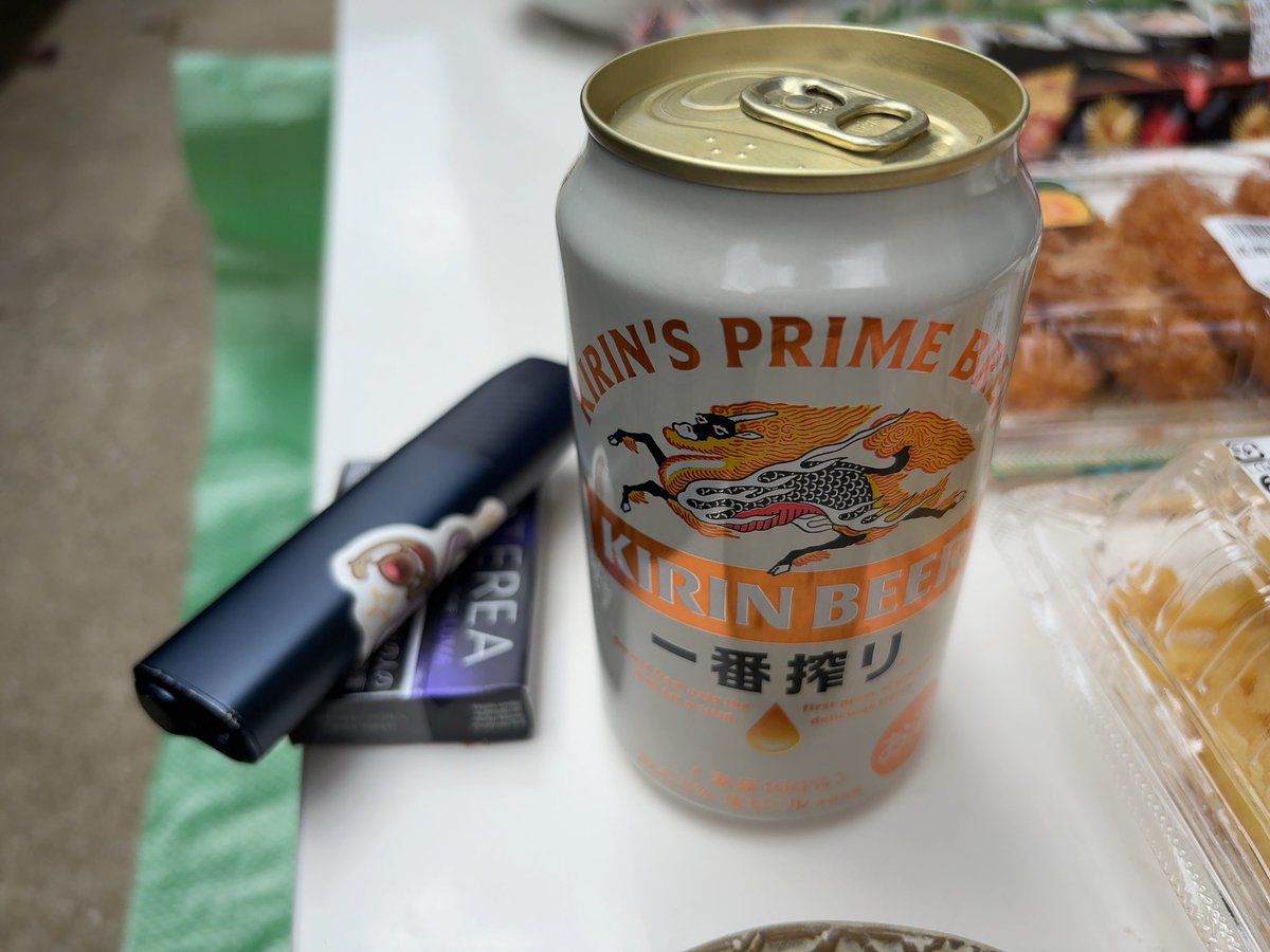 ruirui0598's tweet photo. 家のベランダで宴会だ！
大阪杯の本命はマテンロウレオとセイウンハーデスの2頭軸です https://t.co/fjdnW9pjQt