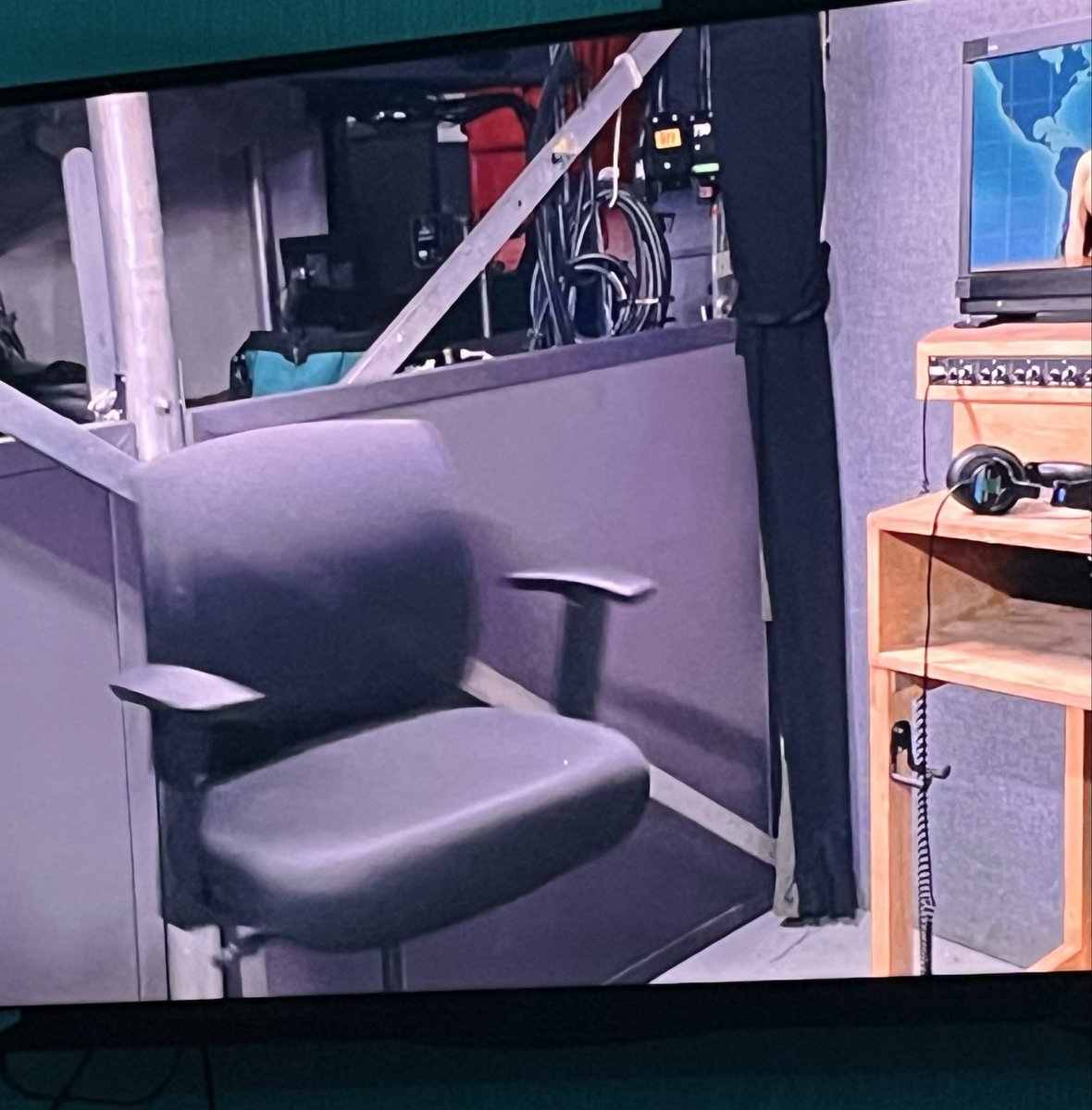 Whatdocowsdrink tweet media