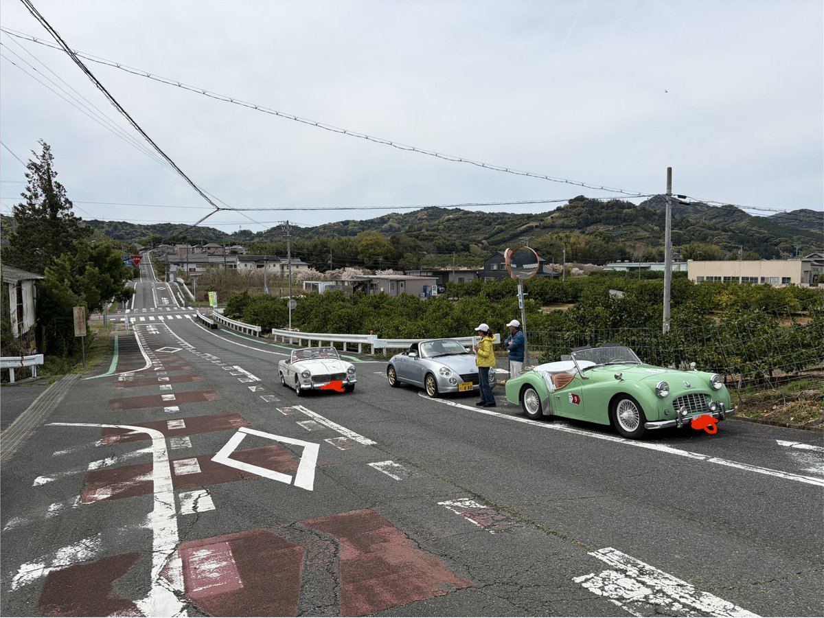toshikunPC's tweet image. 三ヶ日のオレンジロードでラリー中の旧車達と遭遇しました。
一期一会だと思って少しお話しさせて頂きました。
#旧車　#ラリー　#一期一会