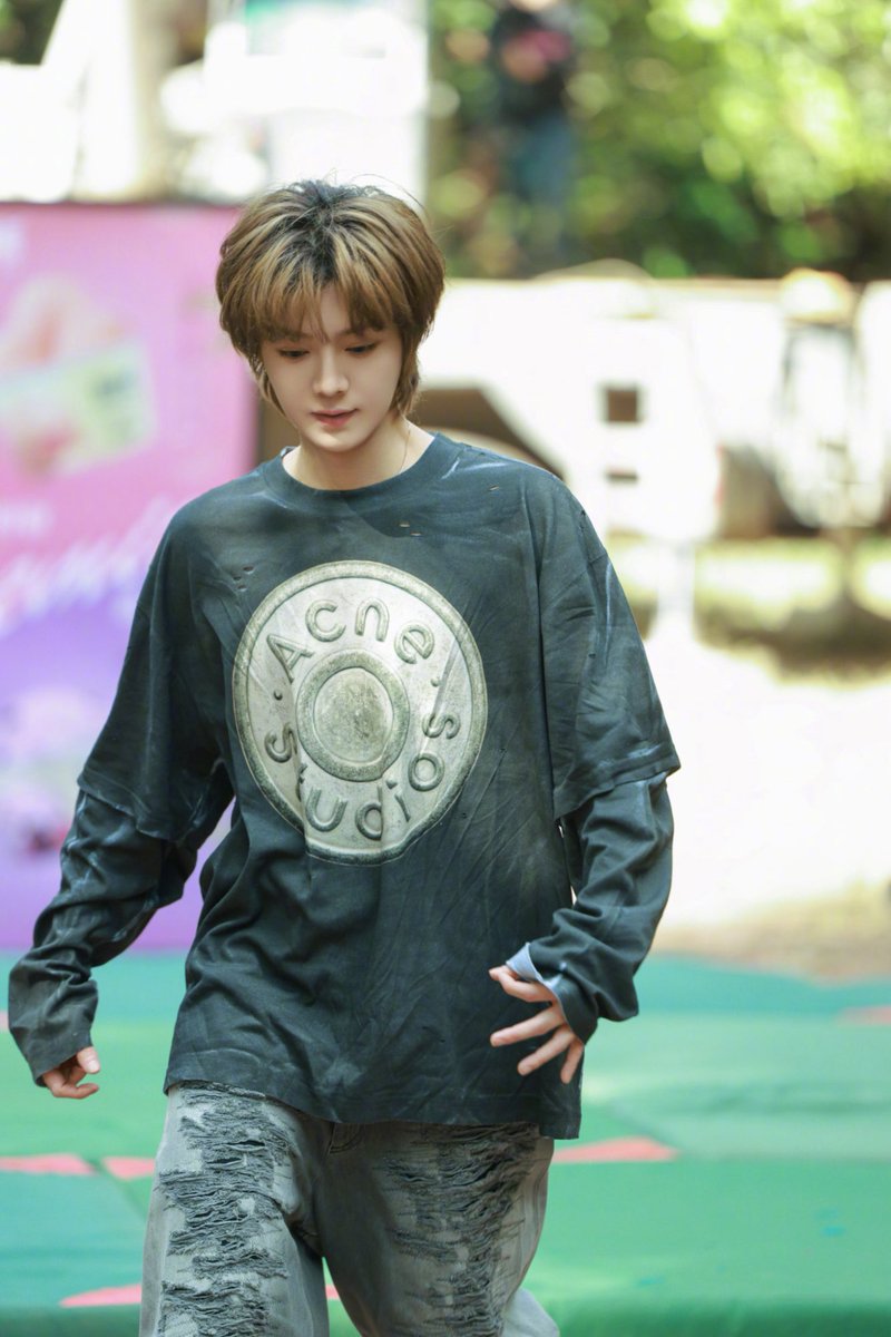 LuHan International tweet media