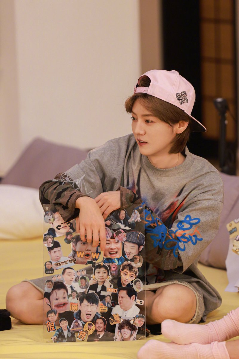 LuHan International tweet media