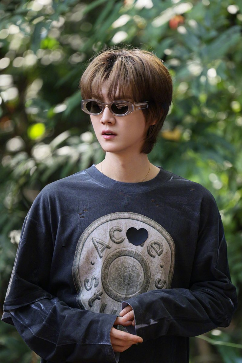 LuHan International tweet media