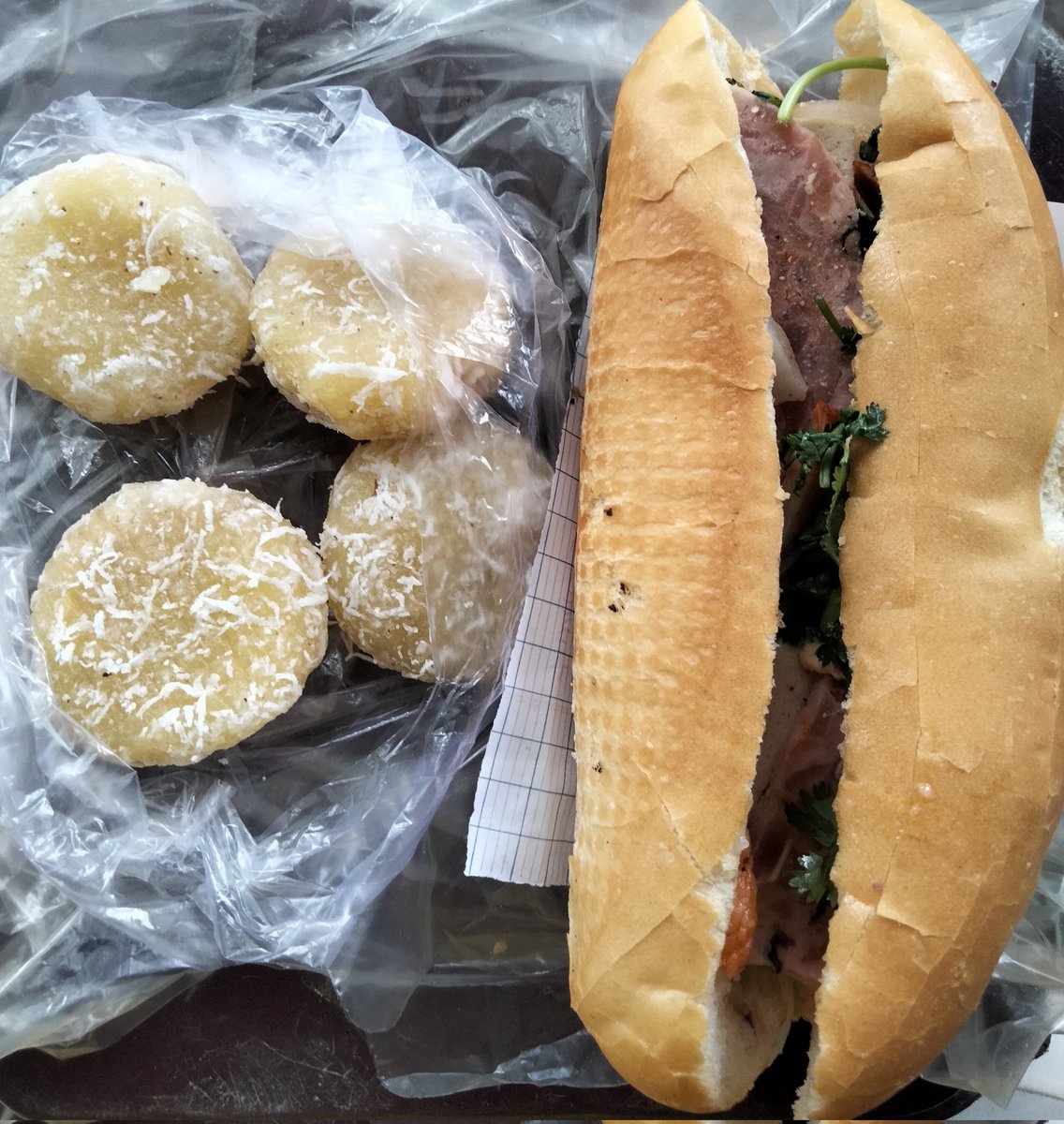 luzhen2468's tweet photo. 我的早饭
#banhmithit #banhkhoaimi #buasang #thucan #面包 #肉 https://t.co/UmPNxcvgde