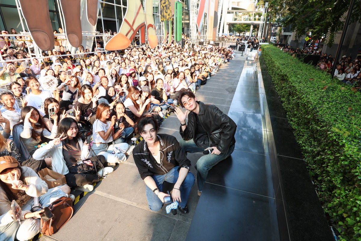 centralwOrld tweet media