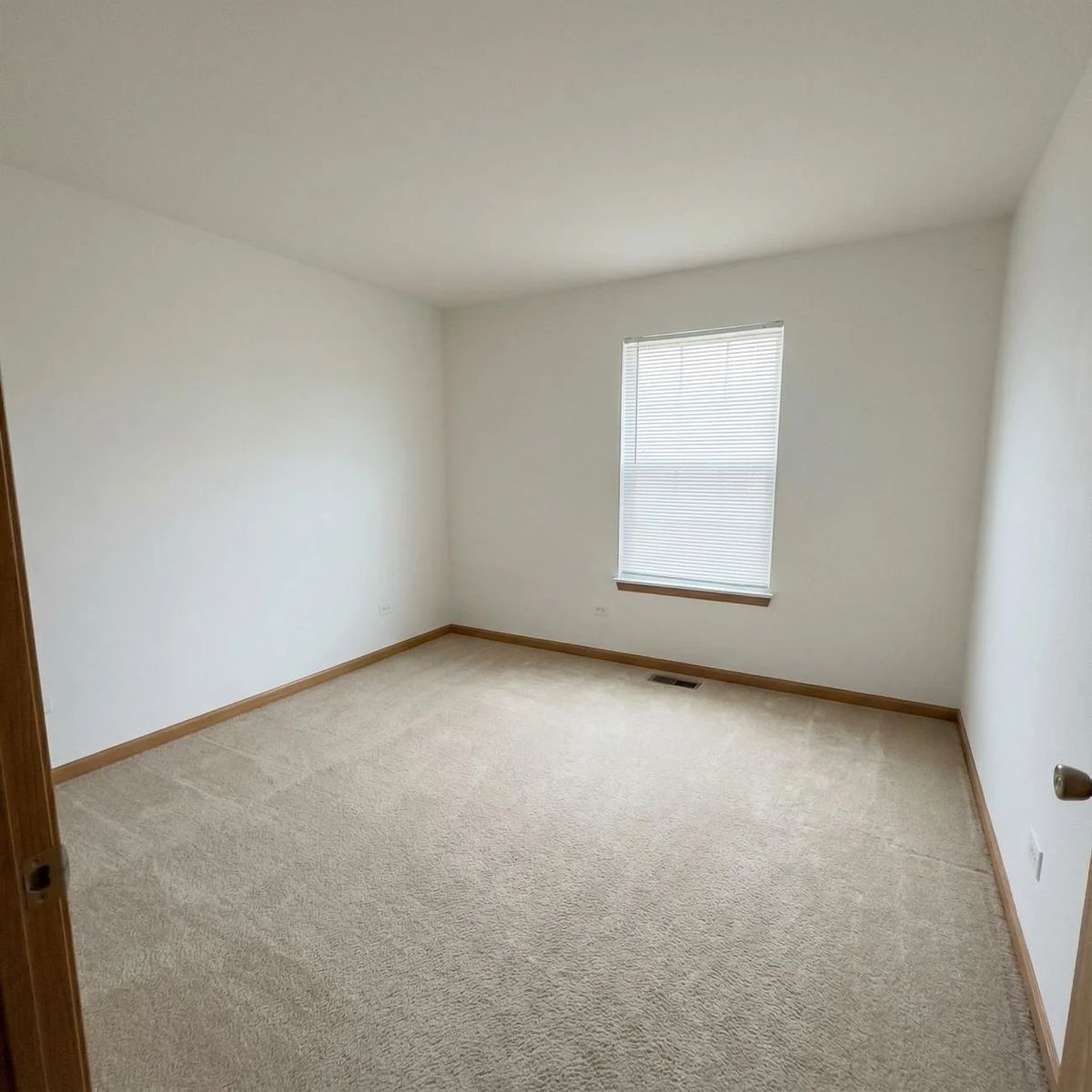 DavidRaymondRP's tweet photo. 📢AI Interior Design just redesigned this room!📢

I turned this empty room into a high-end office with 100% structural fidelity.

❌ No prompting.
❌ No geometric "guessing."
✅ One Click
✅ Pure Architectural Logic.

🧵Check the results in thread ⬇️ https://t.co/ZrcJhlzIFA