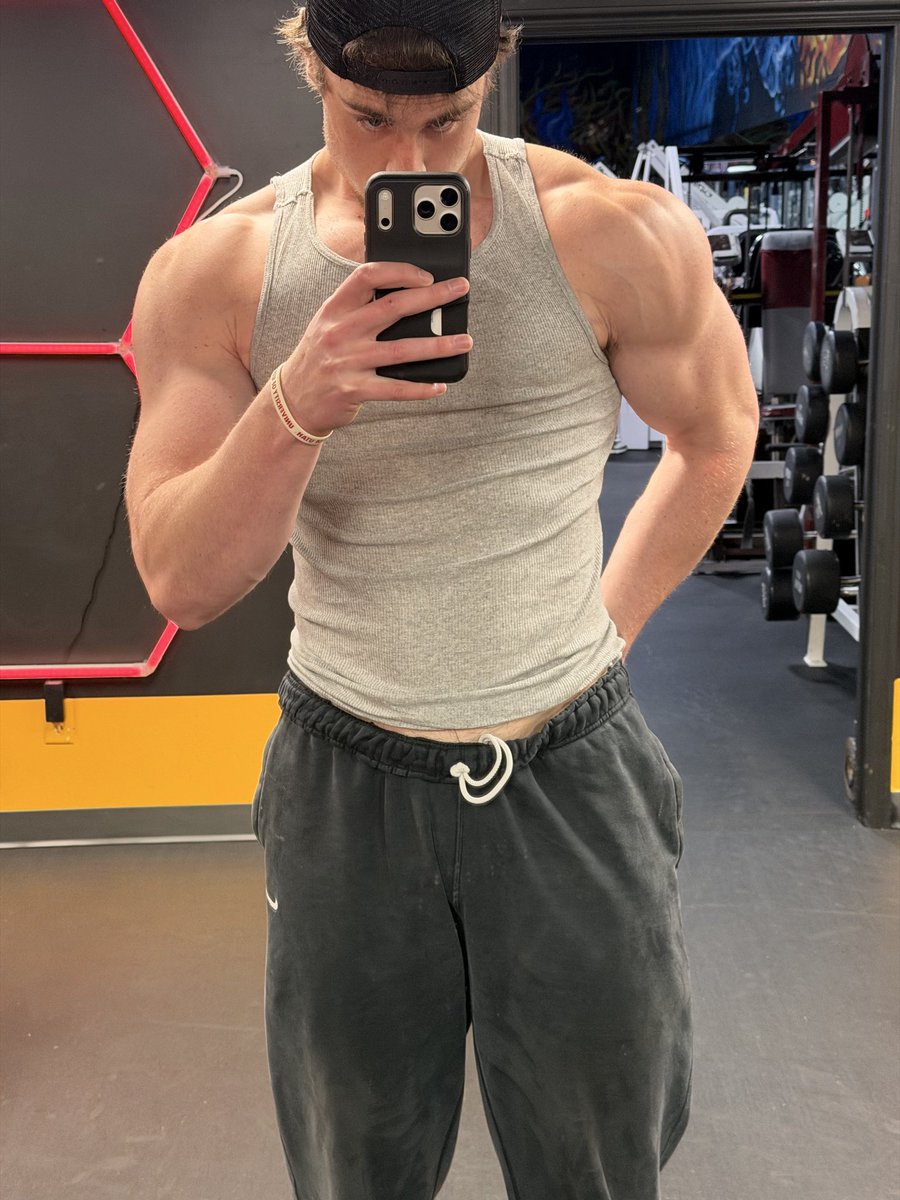 sam becker tweet media