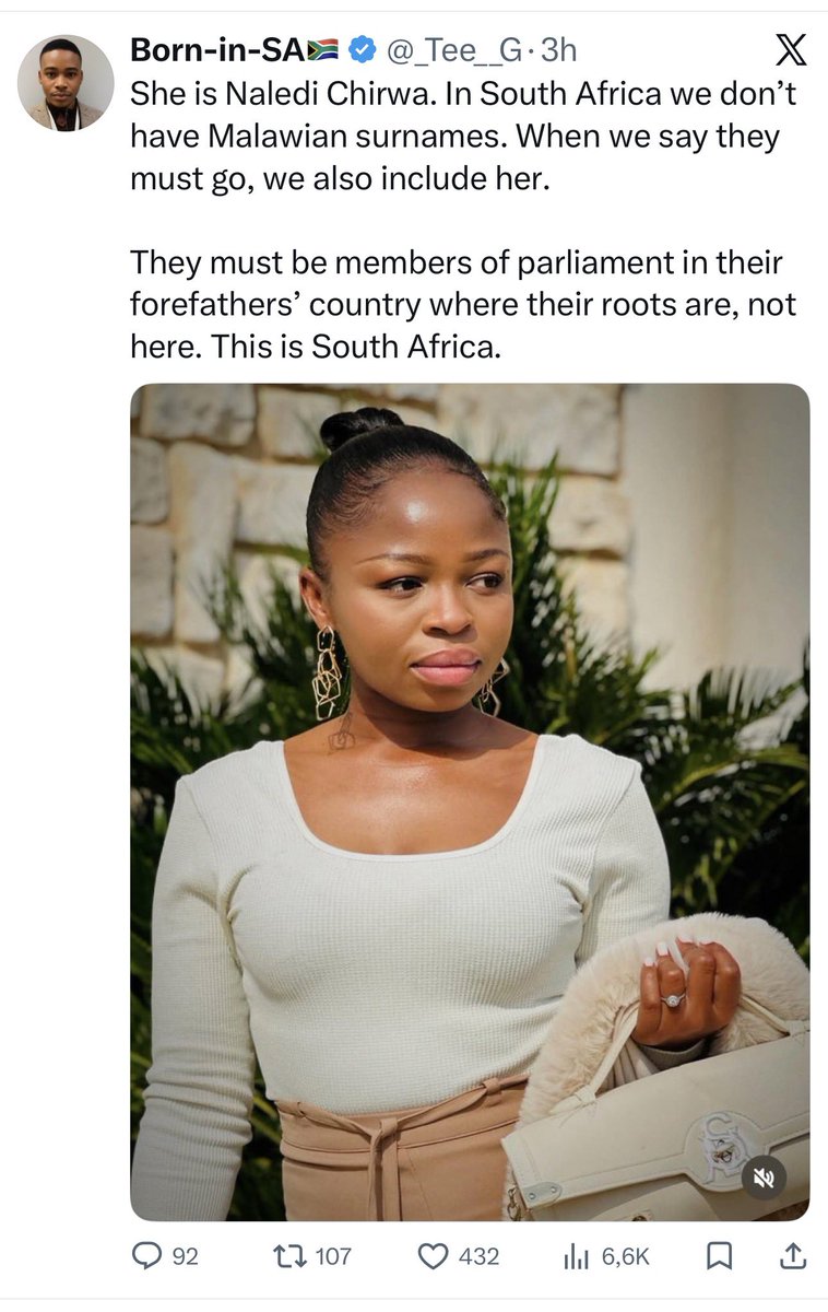 Mandlapawas's tweet photo. This idiot , he is busy attacking our leader.
We love you fighter @NalediChirwa
#StarveTheseDevils https://t.co/3ECkuVb9BE