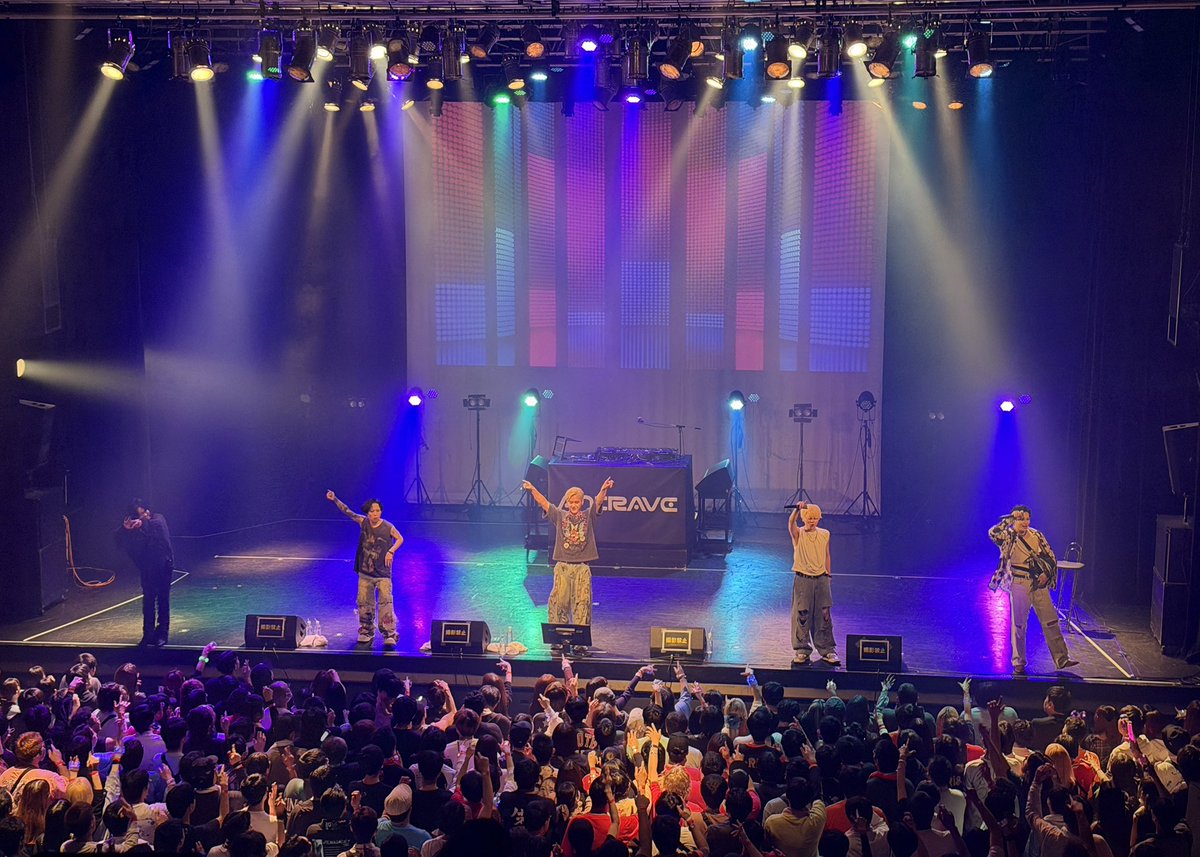 AnimeRaveFest's tweet photo. MADKIDのステージが終了しました🎤✨
熱気が凄いーーーっ🔥
#アニレヴ https://t.co/H6Shh7Z74i