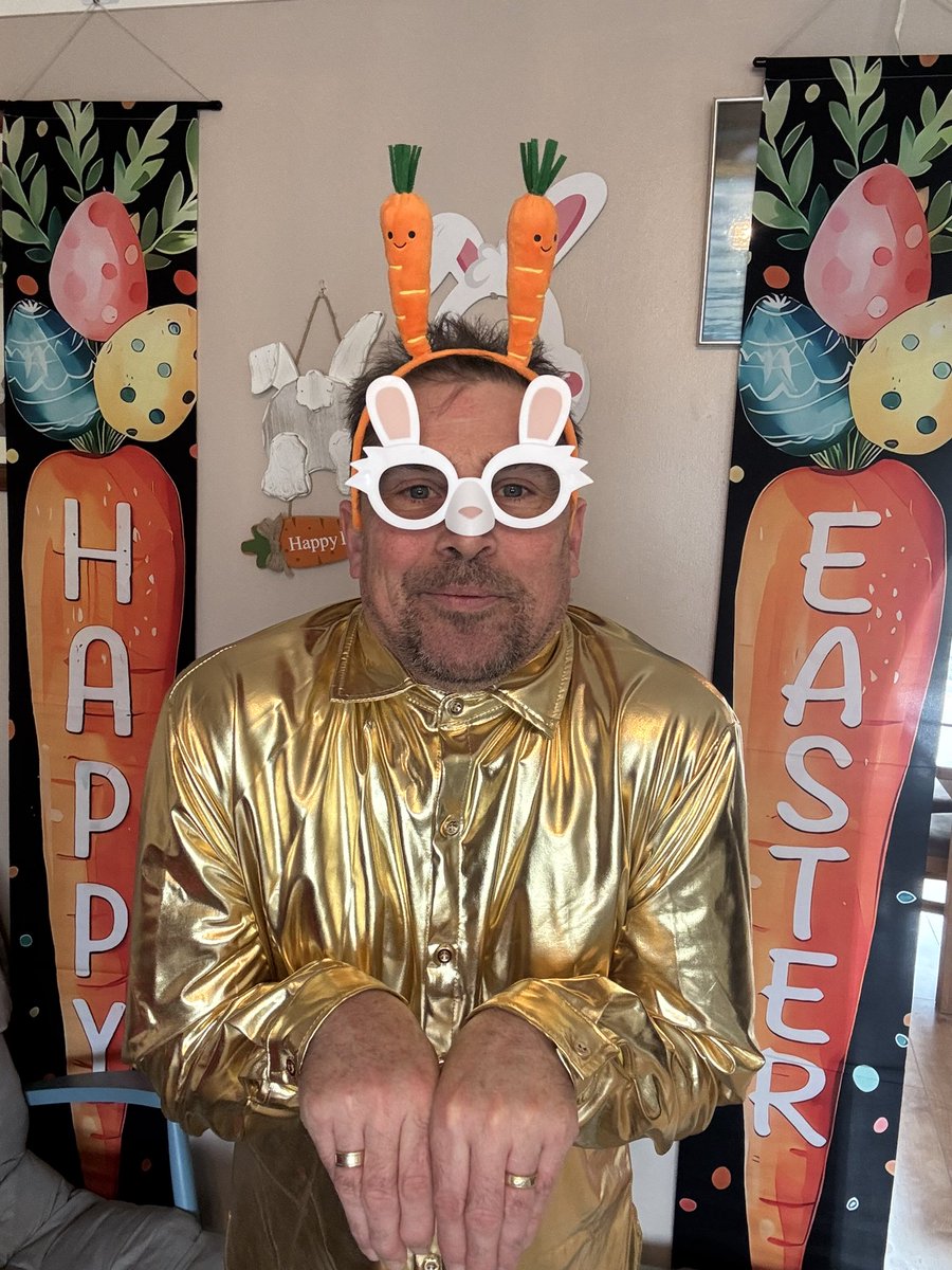 SIMONKNUCKEY tweet media