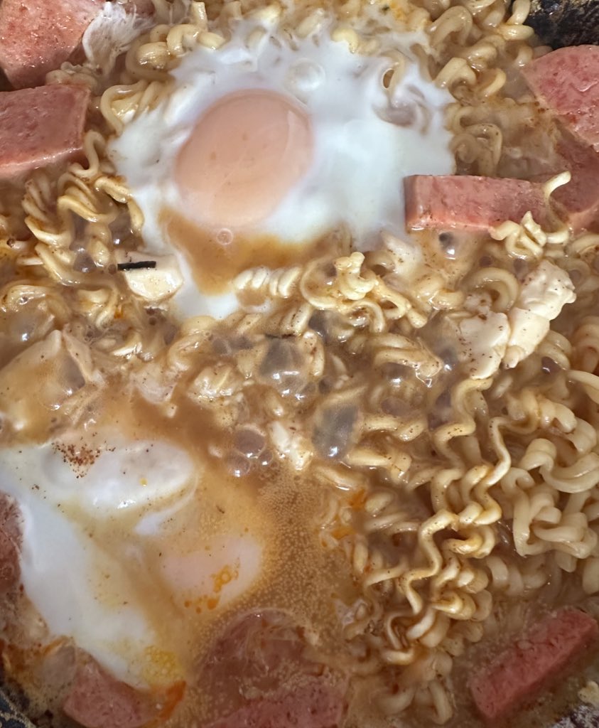 jayroniya tweet media