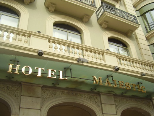 🏨En la primavera de 1938 #AntonioMachado llegó a #Barcelona, huyendo del avance de las tropas franquistas. El poeta sevillano se instaló en <a href="/hotelmajestic/">Majestic Hotel & Spa</a> con su madre, su hermano, su cuñada y tres sobrinas.

#MachadoVive #ViajarEsRevivir