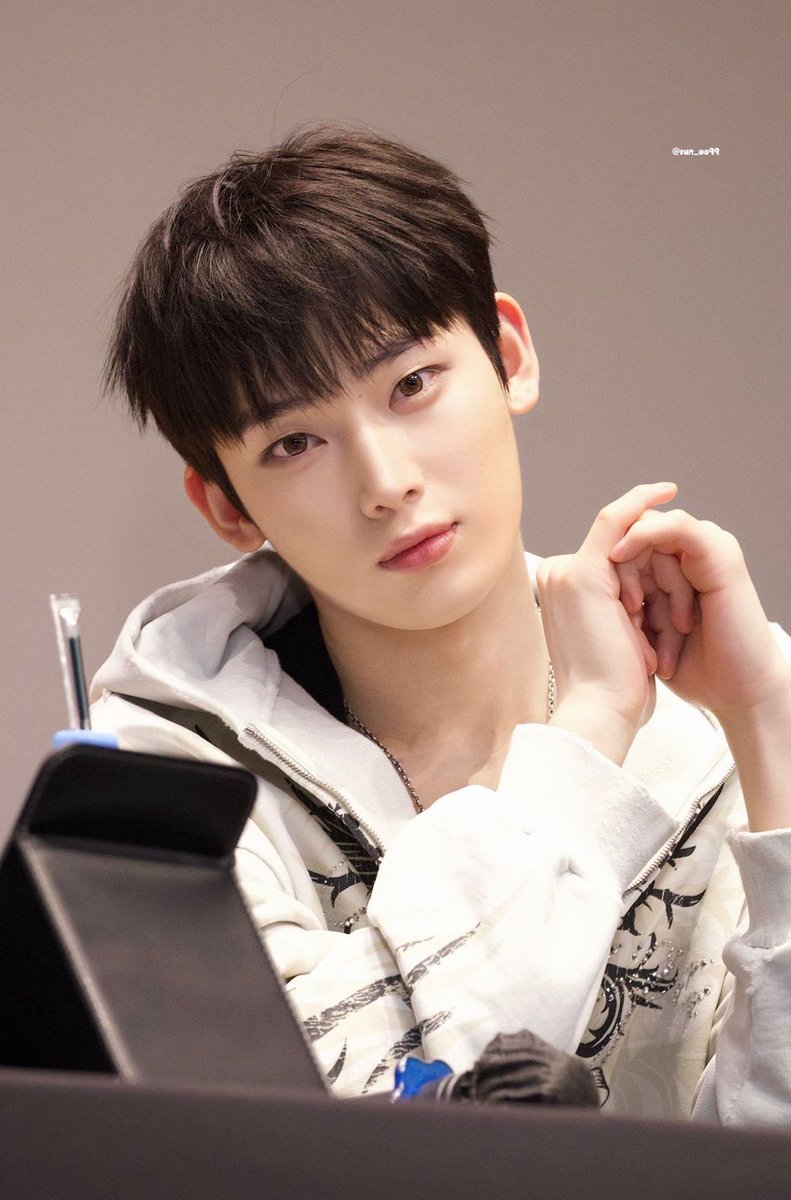 떠누린 tweet media