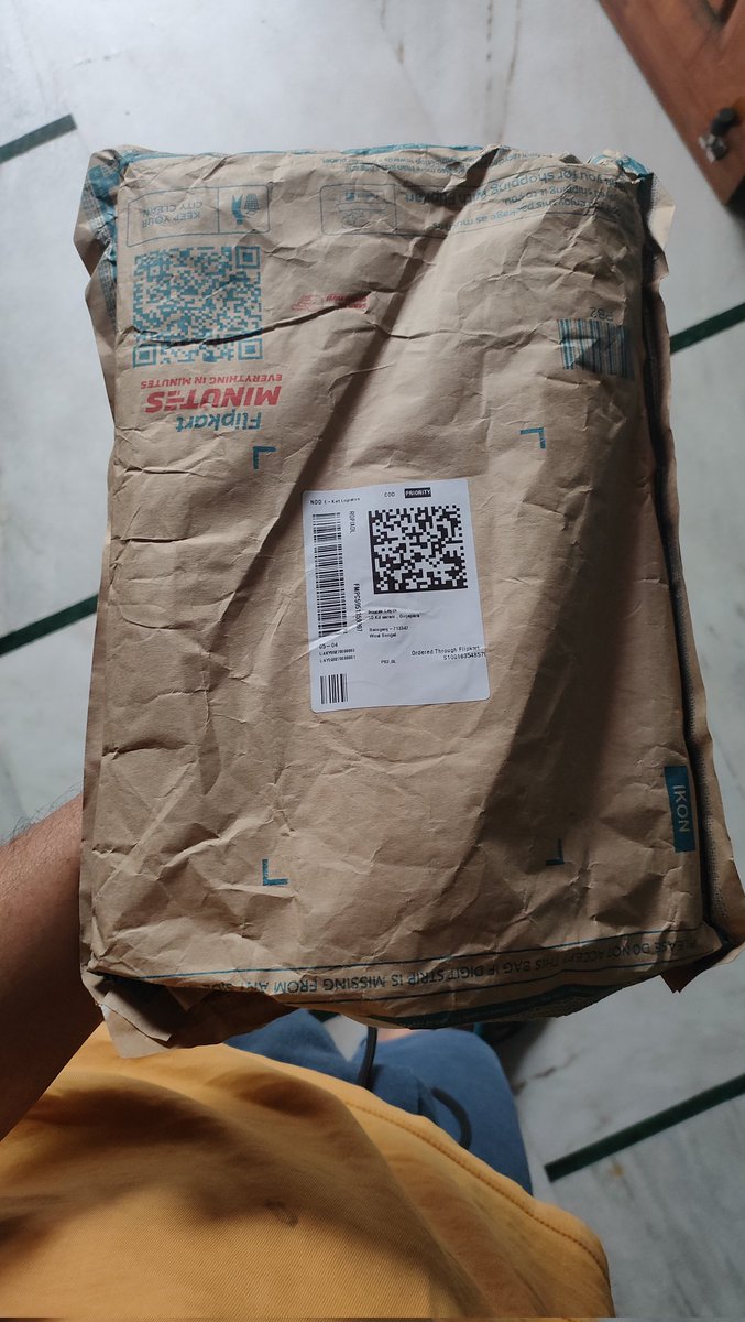 ApprehendedE's tweet photo. After 27 rupees giving as a "protect promis fee" , this received !!!!
@Flipkart please see this. https://t.co/HVbmJCfiEr