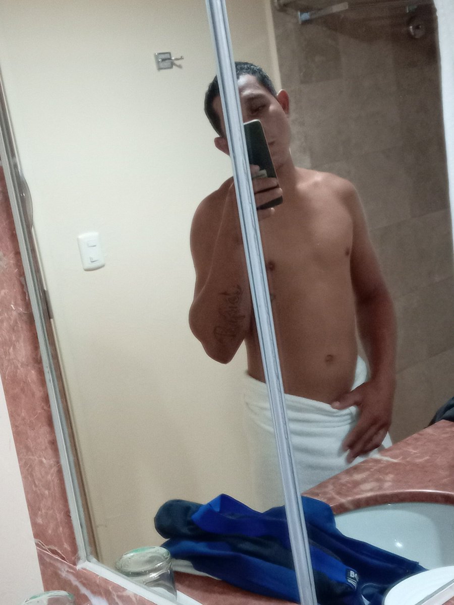 TheRealBoyG's tweet photo. Que tal este chacal de Chetumal
Solo le gusta calentar y no cumple 🙄
Pero esta 🫣🥵 #Chetumal #Chacal https://t.co/cSS4I8rX04