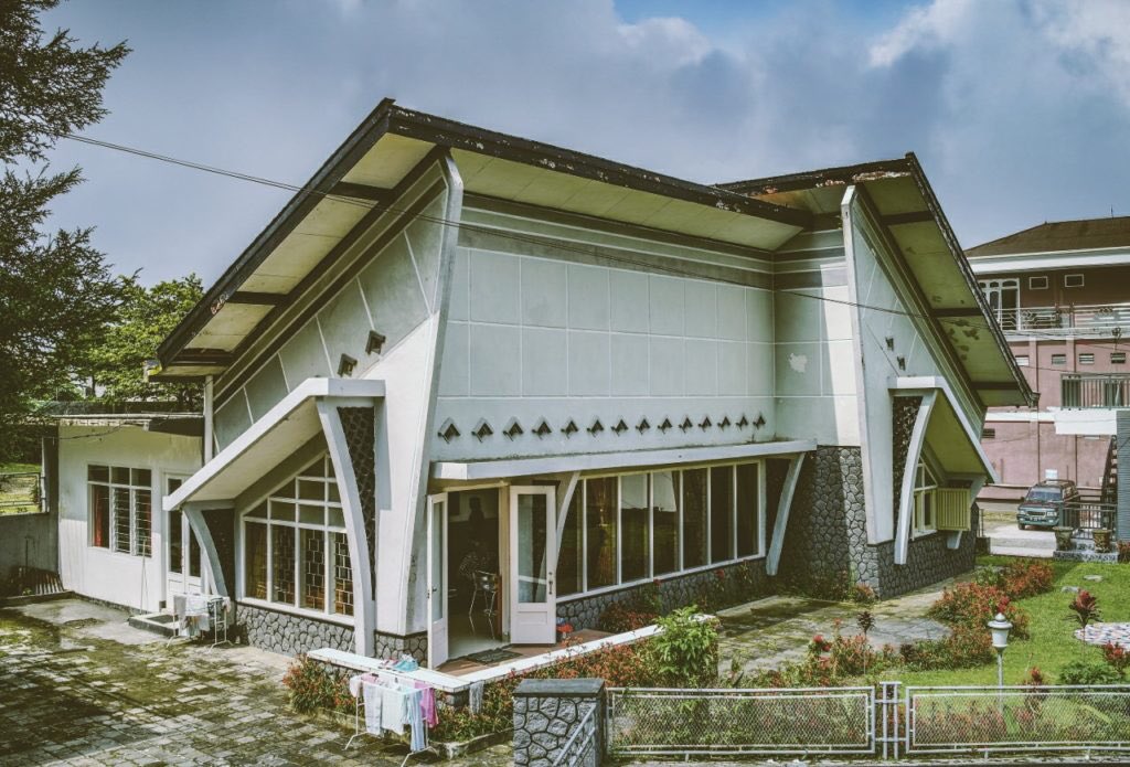 keboyoranbaru's tweet photo. si udik kagak tau rumah jengki https://t.co/vtEAnNLtG0