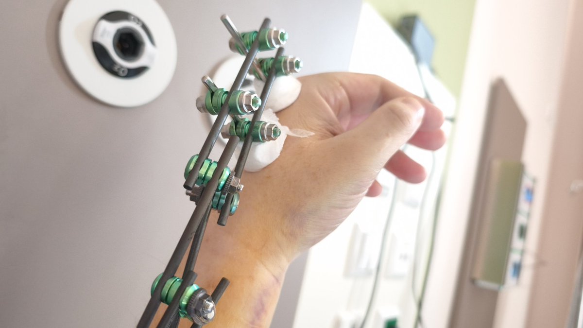 SweetButPsycho💛💙👨‍💻📸🏥🚑🚒👩‍🚒 tweet media