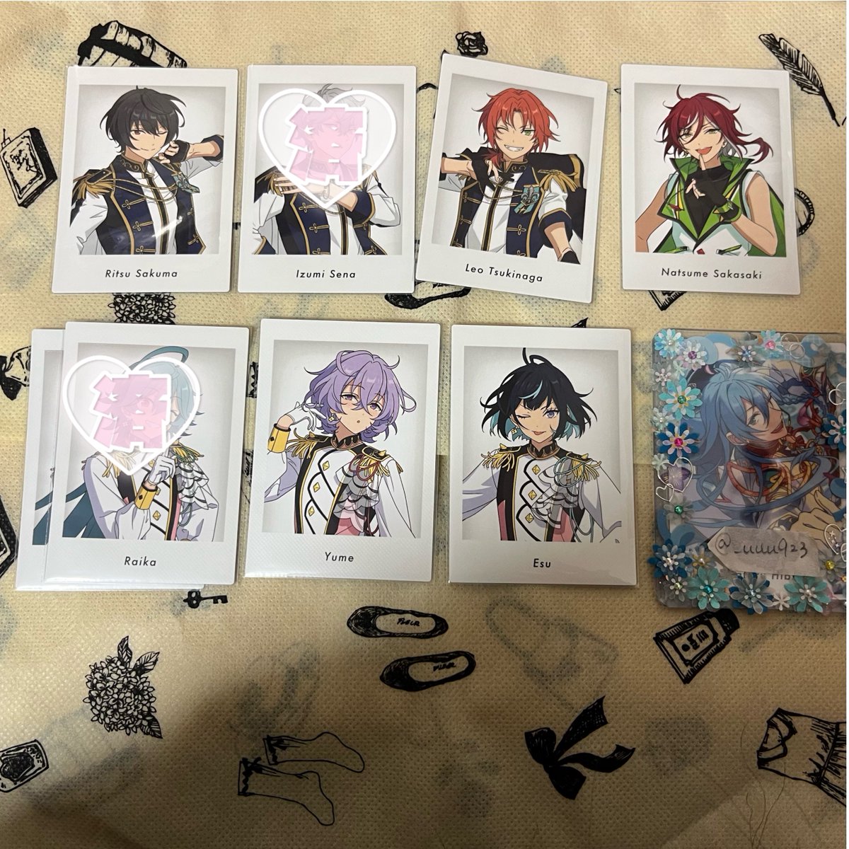 _uuu923's tweet photo. 【交換】
あんスタ 10周年展示会 特典 ぱしゃっつ

譲 : 英智、忍、鉄虎、奏汰、翠、真緒、真、♡日和、♡ジュン、♡HiMERU、ゆうた、♡薫、アドニス、光、友也、なずな、紅郎、♡凛月、♡レオ、♡夏目、ユメ、♡エス

求 : 渉、望見 

郵送、4/26スタライ現地手渡し
よろしくお願いいたします🕊️ https://t.co/OnD9OFFu76