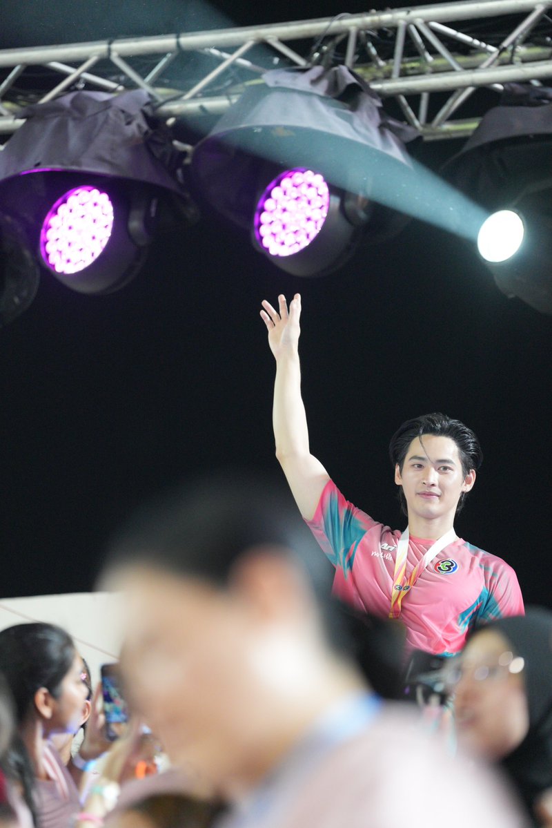 ٩(๑˃̶͈̀◡˂̶͈́๑)۶nutitle เติ้ล 타이틀 トル 영미 ❄️ tweet media