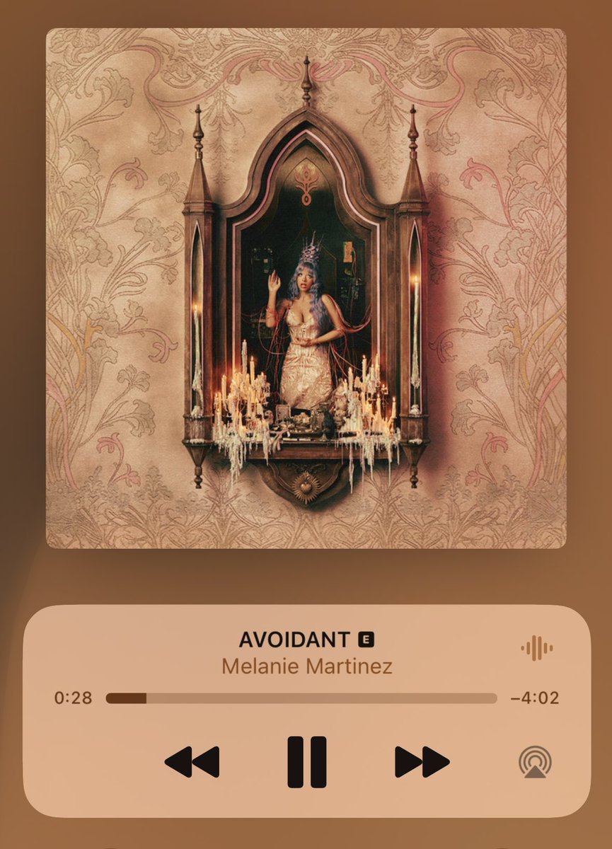 Tomilafratto's tweet photo. “Es verdad, seguro podría encontrar algo mejor, pero te estoy pidiendo a vos que mejores” 

Melanie Martínez - Avoidant 💔 https://t.co/JygobGlWNB