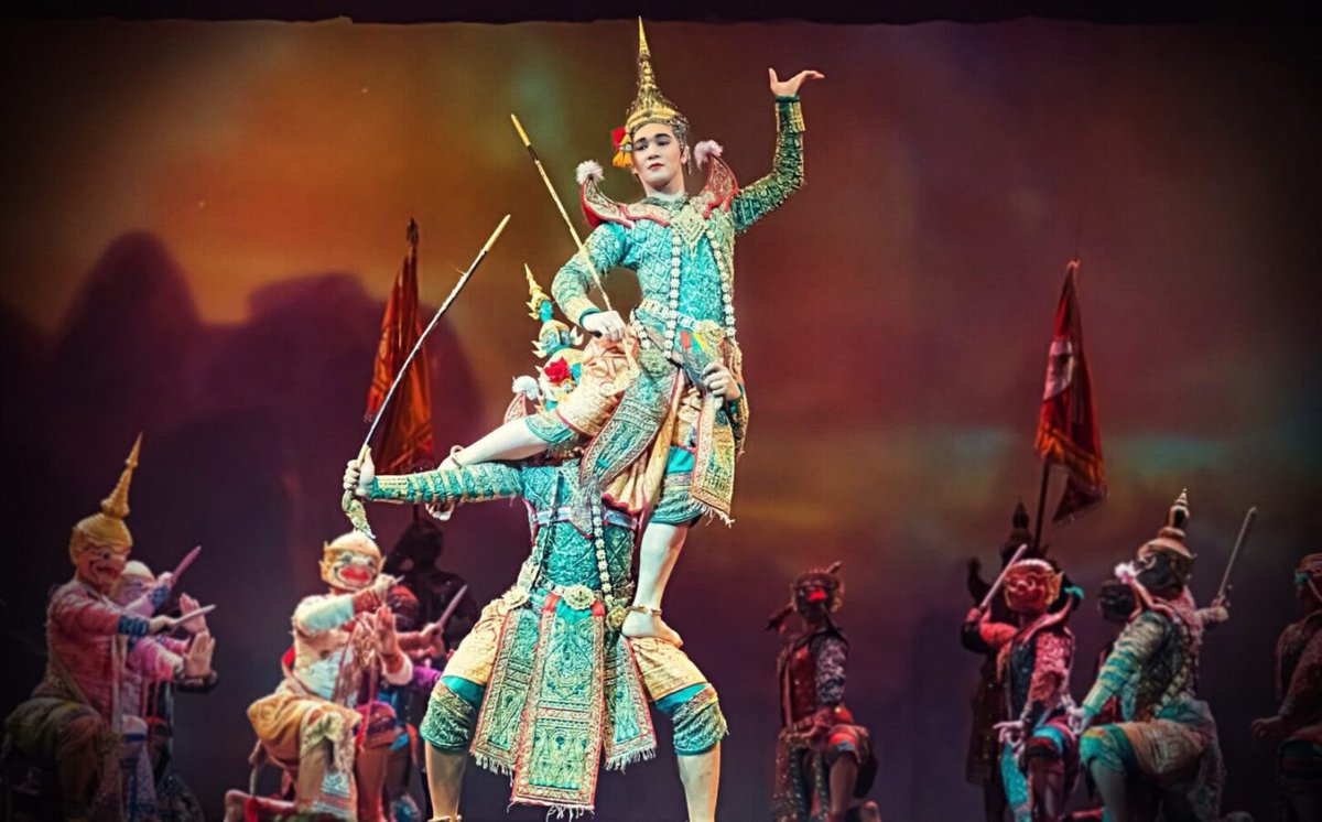 OBvlogs's tweet photo. Thailand copied Cambodia’s culture? FACT CHECK 🔥
Apsara dance? Pure Khmer original.

Temples? Straight from the Khmer Empire blueprint.

Thailand borrowed it after Angkor — khmer didn’t copy shit.

Cambodia = the SOURCE 🇰🇭
Thailand = the remix.
Who’s the real OG? Drop it 👇
#KhmerPride #AngkorWasOurs #ThailandCopied”