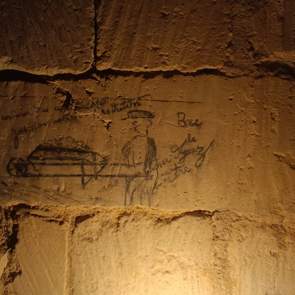 Simple travailleur souterrain tweet media