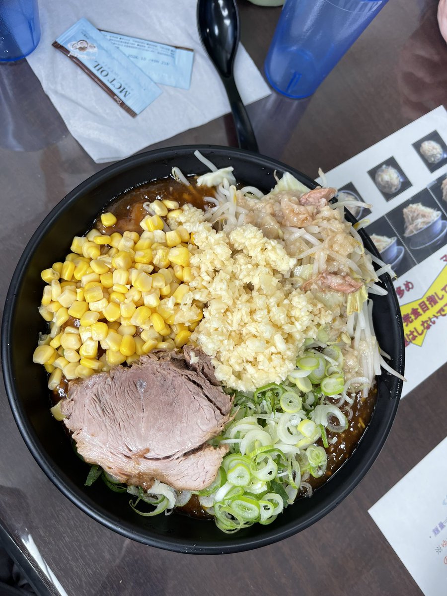 J14106's tweet photo. ラーメン富次郎　笠間友部店
焼肉冷やし麺350g
ヤサイ少め　ニンニク多め　アブラ普通
甘辛餡が、締められた極太麺に絡みまくりで、うま〜い❣️またリピートしちゃう😍
いつもと変わらず激ウマでした👍
ご馳走様でした🥰
マスターお怪我ご自愛ください🙇
帰りにチビに飴いただき感謝です🙏 https://t.co/fsr2oVn4Bg