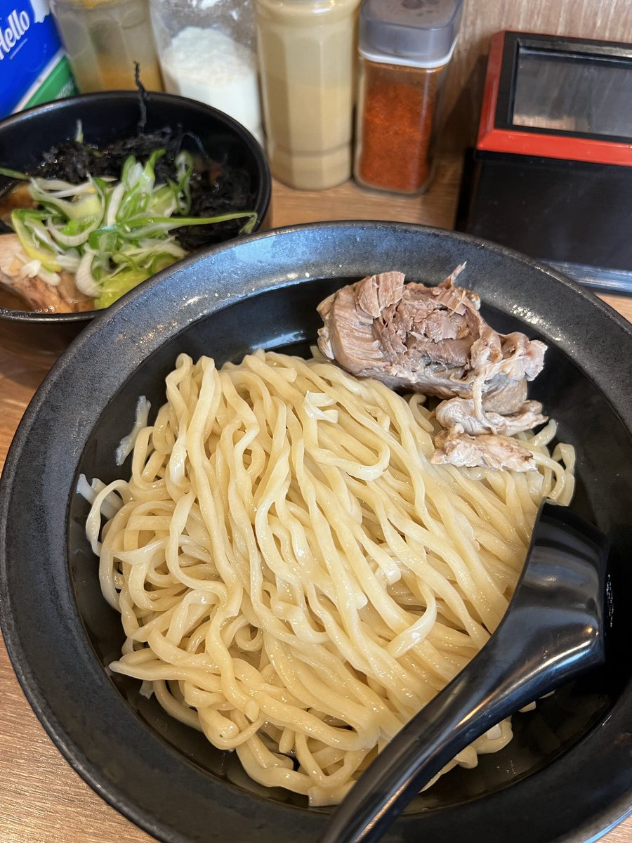 オカロング tweet media