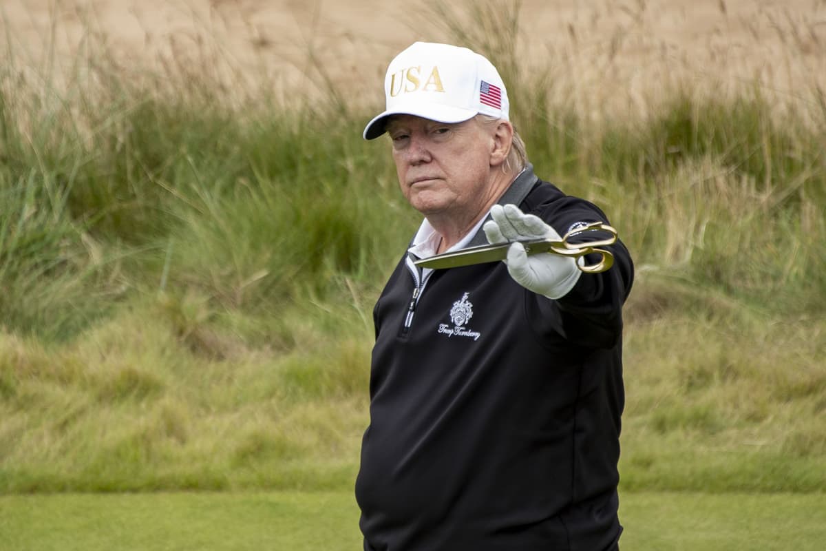 Warning of further 'loss' of dune grassland at Donald Trump's golf resort trib.al/OpMmBxu