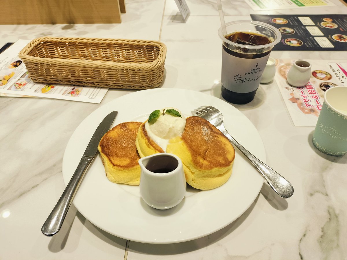 Falt329's tweet photo. 生存報告！！
久しぶりに梅田に来ました✨️
パンケーキ最高🥰 https://t.co/87RHt4N2Lf