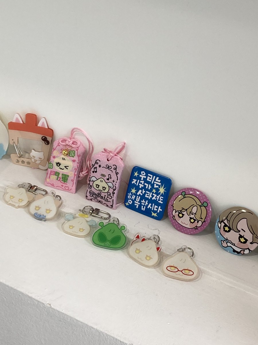 만두만두 왕만두... 그걸 제가 받았습니다
쿠션은 너무 말랑말랑하고.. 영수증 절대 보존해 🫠

음료별로 캐릭터의 색이 조금씩 달라서
색 고민해보는 재미도 있었습니다 〰️

그리고 무엇보다..
지구인을 사랑한 외계인의 문구를
넣어주신 게 정말로...

진정한 감다살 카페,,

 #토쿠노만두연구소