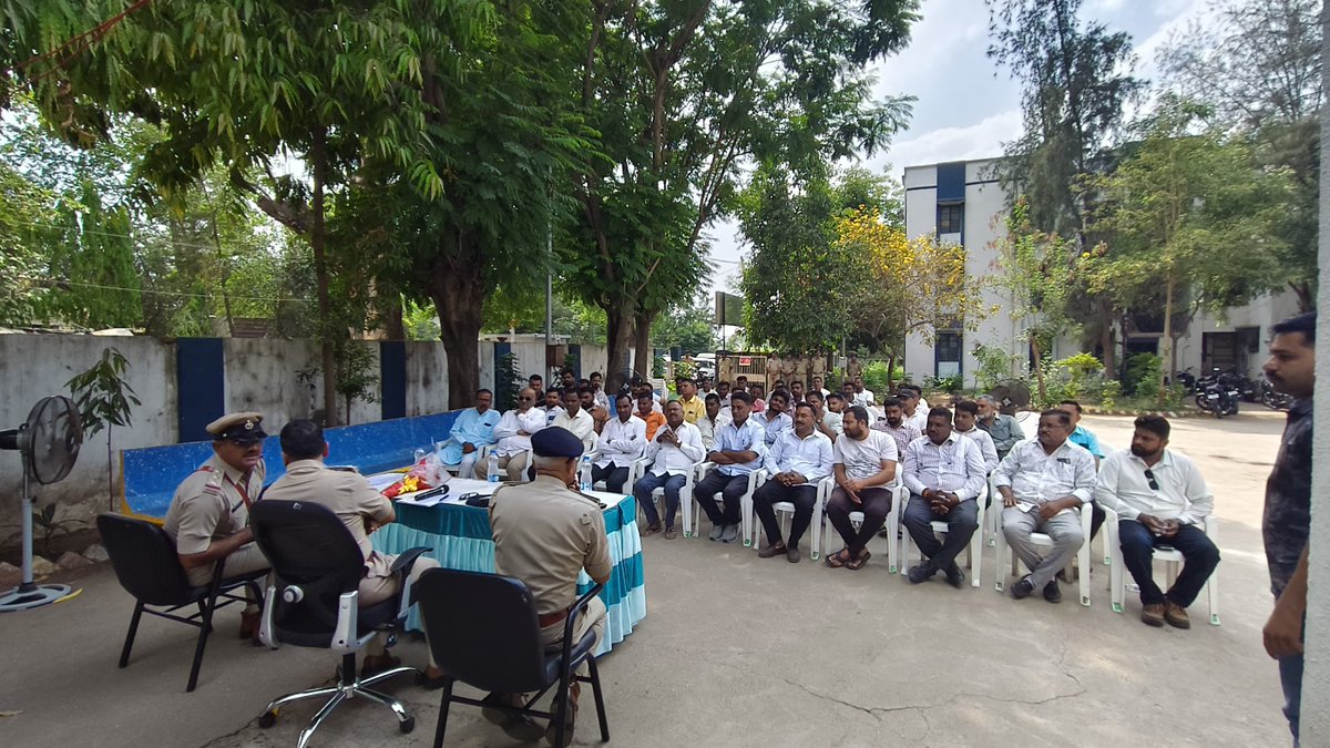 SP_Panchmahal's tweet photo. આજ રોજ પંચમહાલ જિલ્લાના પોલીસ અધિક્ષક ડૉ. હરેશભાઈ દૂધાત સાહેબ શ્રીની અધ્યક્ષતા હેઠળ ઘોઘંબા તાલુકાના વિવિધ સમાજોના આગેવાનો સાથે સ્થાનિક સ્વરાજ્યની ચૂંટણીને અનુલક્ષીને કાયદો અને વ્યવસ્થા જાળવી રાખવા તથા સૌહાર્દપૂર્ણ વાતાવરણ નિર્માણ કરવા માટે એક મહત્વપૂર્ણ સંવાદ કાર્યક્રમ યોજાયો. https://t.co/LlFkrnWvda