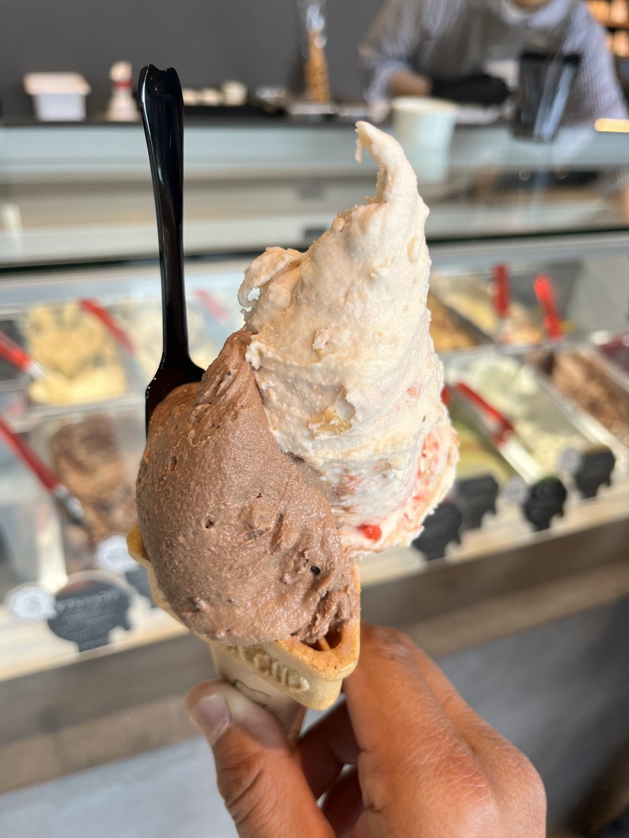 ヤエー番長シェーンコップ tweet media