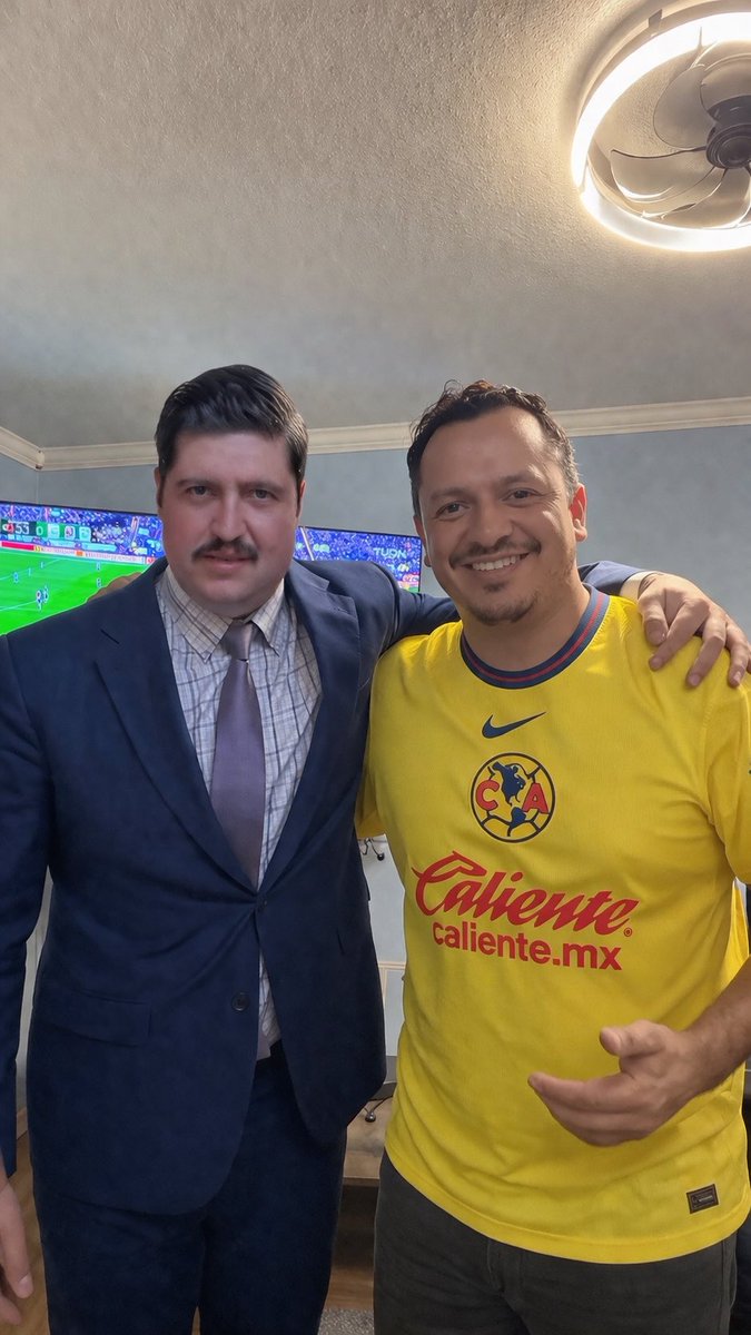 AnonymousENS's tweet photo. #SabadoFutbolero Cc @TUDNMEX https://t.co/3SWn6iLCz6