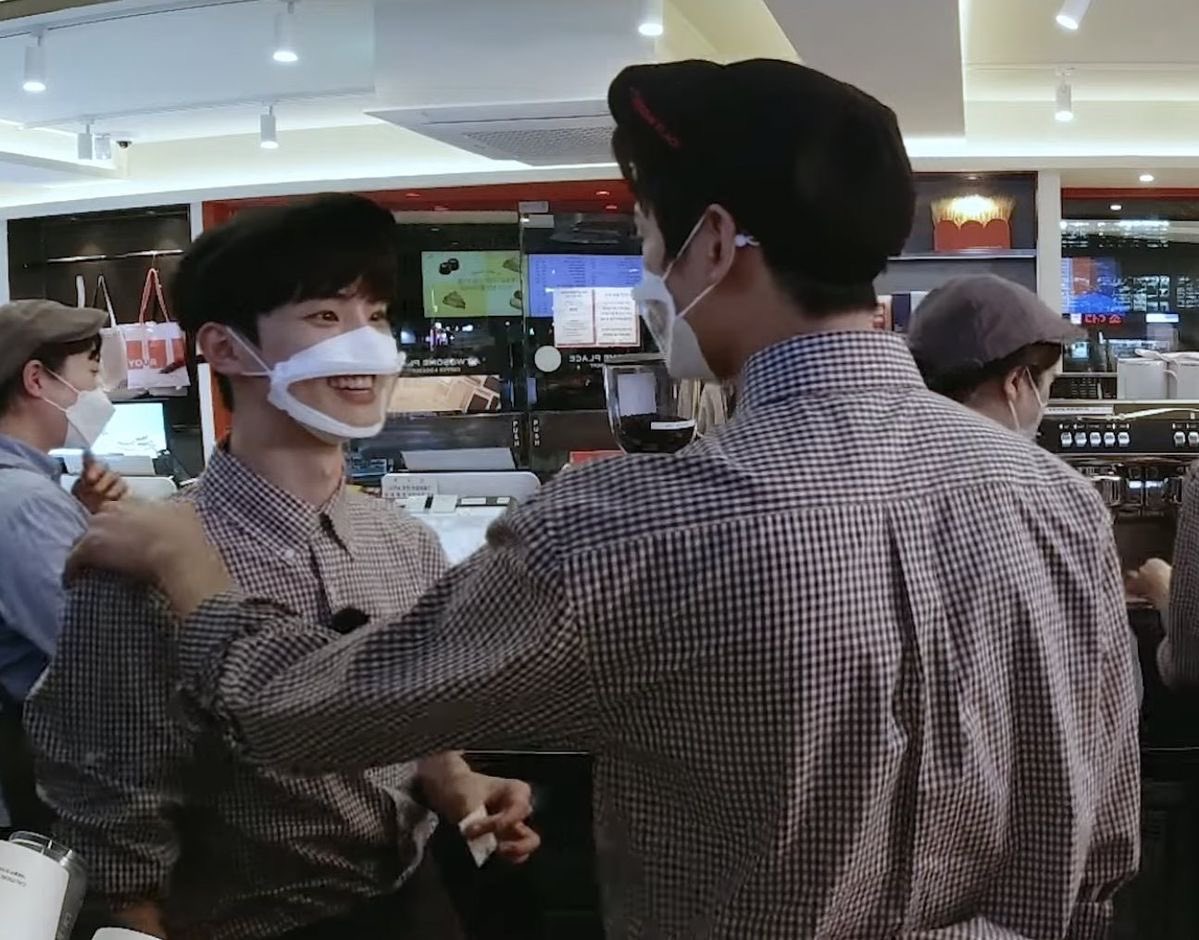 no context jq tweet media