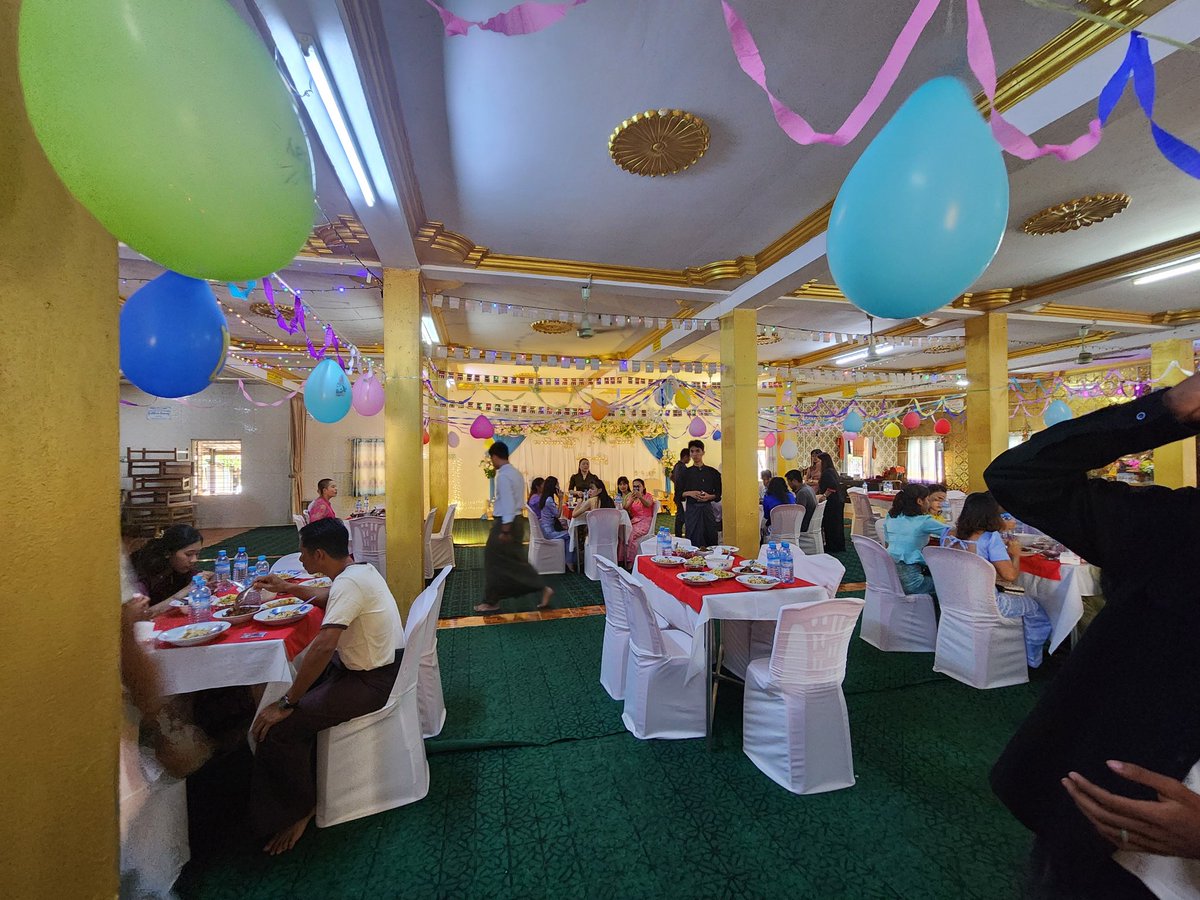 yangonow's tweet photo. 今日は社員さんの結婚式🌸　久しぶりにロンジー履きました🤗 https://t.co/qIcnlXITsT