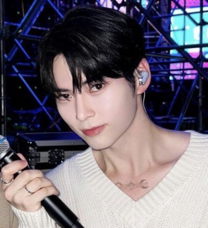 성한빈 쇄골 tweet media