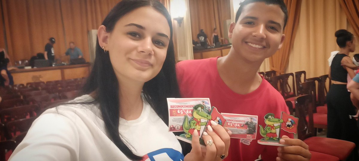 ❤️⭐️🇨🇺| En la gala por los aniversarios 65 de la #OPJMdeCuba y 64 de la #UJCdeCuba, desde la Sala de Conciertos "José White", destacados jóvenes, entre ellos miembros del 💙 #MJMMatanzas, recibieron merecidos reconocimientos por su entrega y ejemplo ✊️.