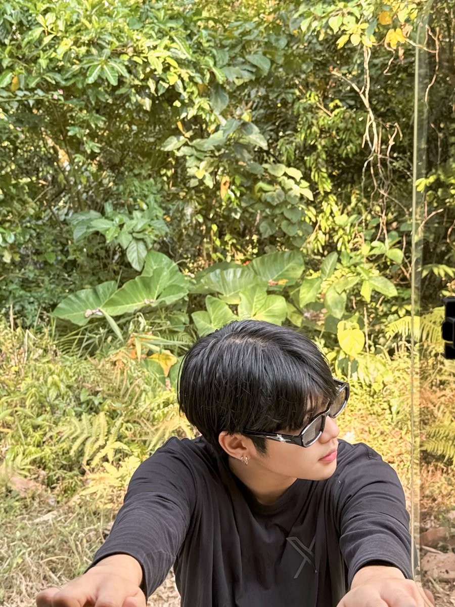 "LIFE ENCOURAGES"
You rest when needed,to pause without guilt,and to understand that slowing down is not falling, behind,but caring for yourself in meaningful ways....
#HORI7ON_KIM #KIM #킴 #HORI7ON #호라이즌 
<a href="/HORI7ONofficial/">HORI7ONofficial</a> <a href="/HORI7ON_twt/">HORI7ON member</a>